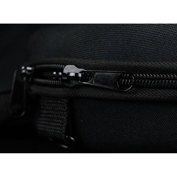 Close-up of the black zipper on the Lizard Skins Hat Guardian: HATGD100 case, showcasing fabric texture and stitching. The image highlights the durable construction by Lizard Skins for reliable hat protection.