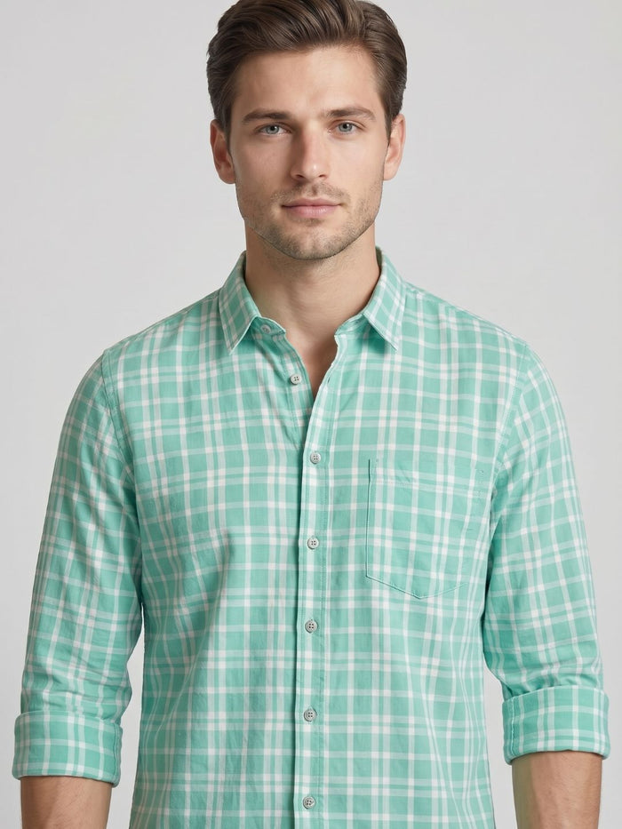 GREEN