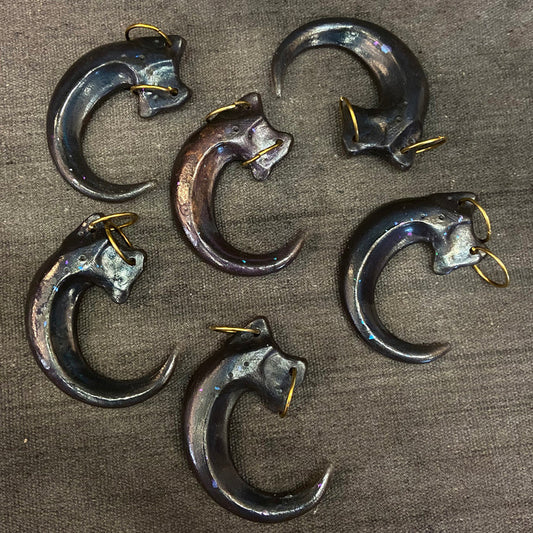 TRANSLUSCENT IRIDESCENT CLAW PENDANT (DARK)