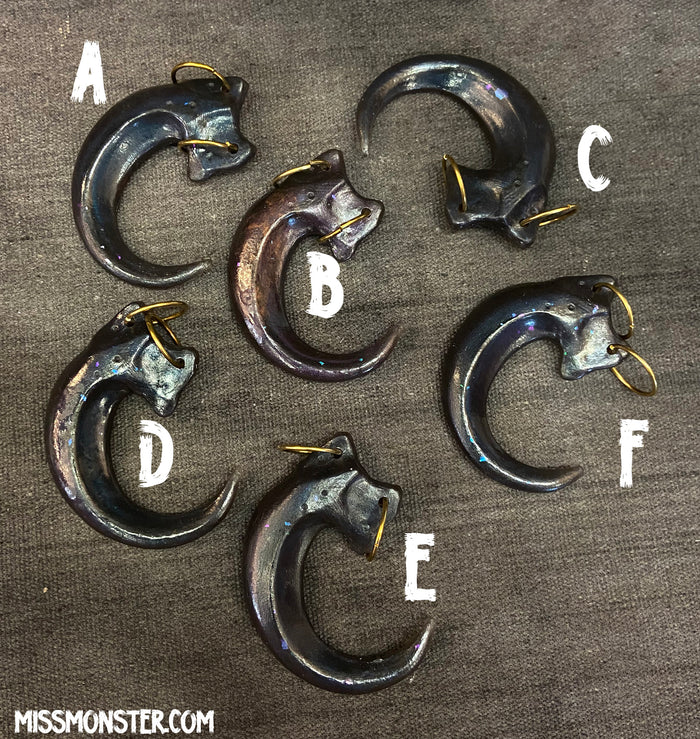 TRANSLUSCENT IRIDESCENT CLAW PENDANT (DARK)