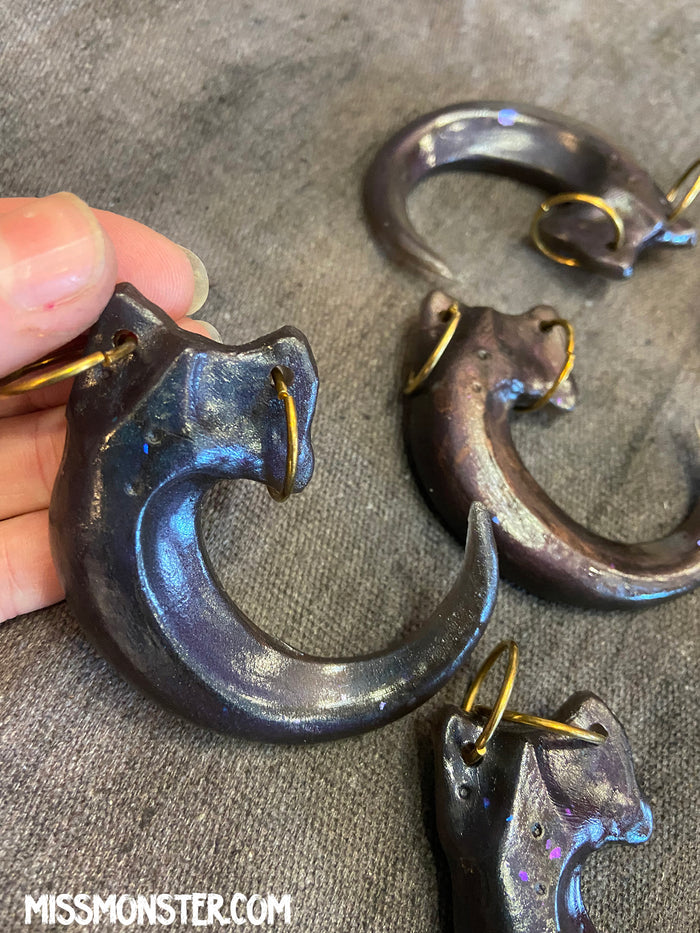 TRANSLUSCENT IRIDESCENT CLAW PENDANT (DARK)