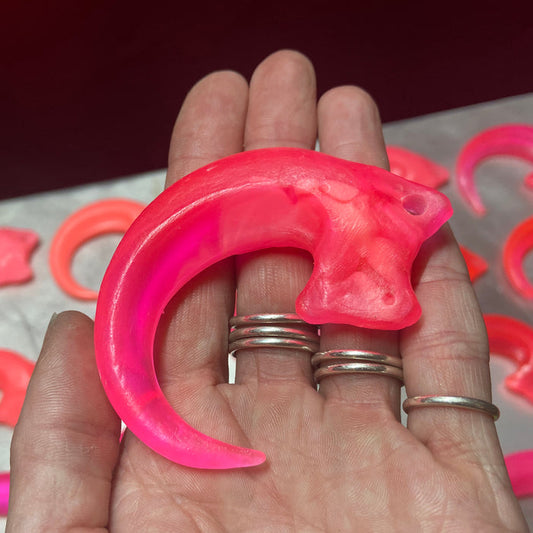UV REACTIVE GLOW CAST CLAW